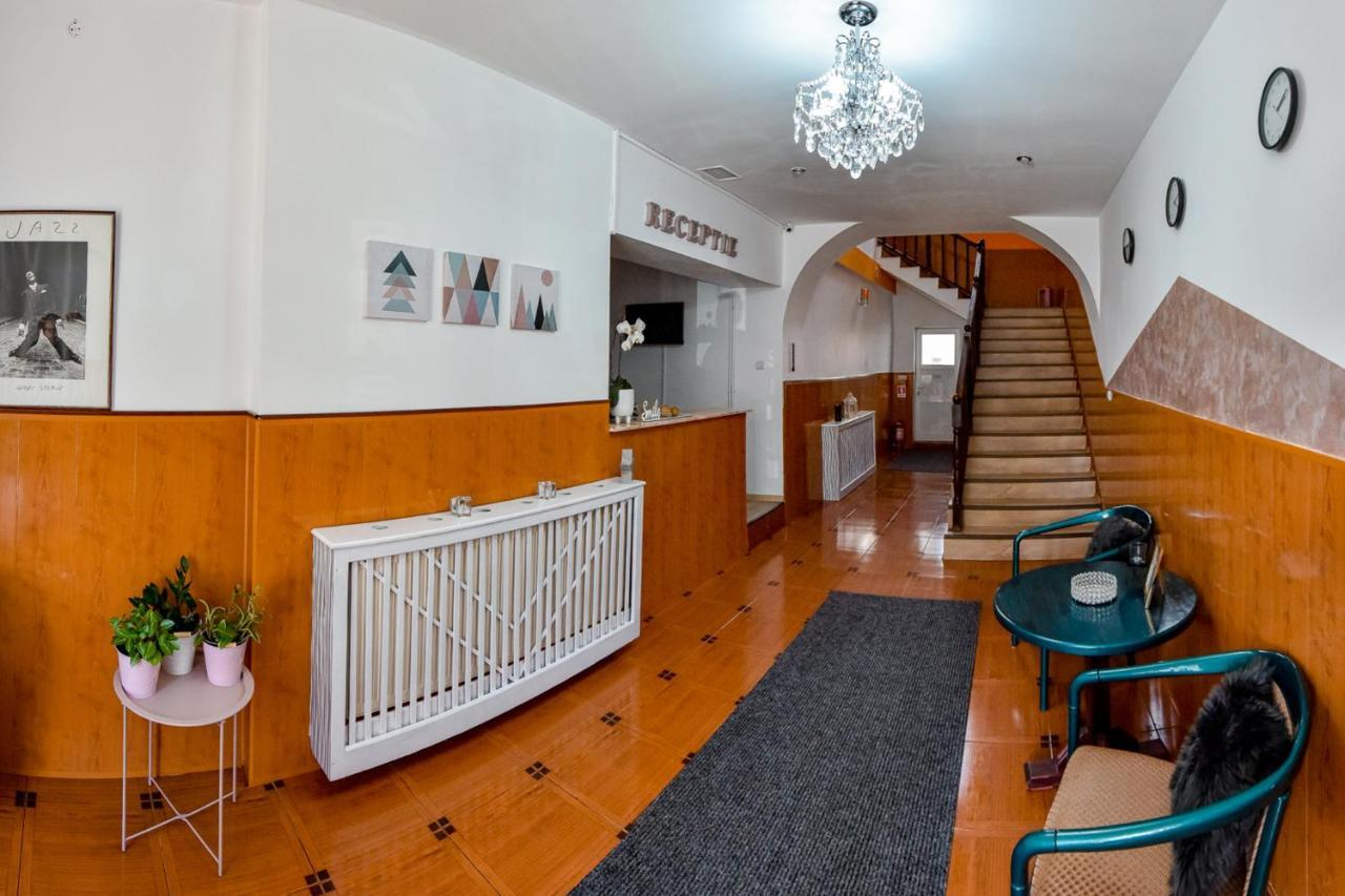 Pensiunea Vanessa Făgăraş Buitenkant foto
